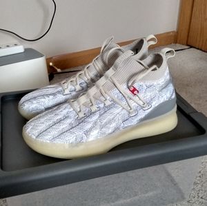 Puma Clyde Court Disrupt "Peace on Earth"